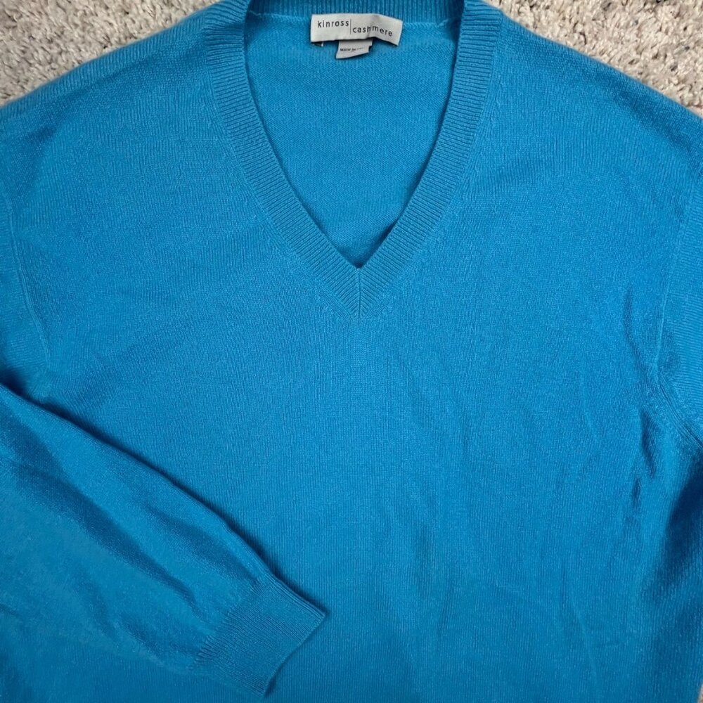 Kinross Cashmere Women's V-Neck Sweater in Bright Turquoise